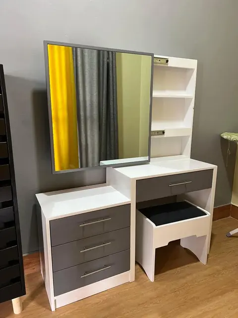 Dressing table with mirror and stool – Dressing Table by Varnika Furnitures and Aluminium Works, Lucknow